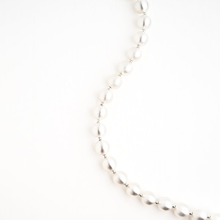 En Vogue Ball Necklace in Silver