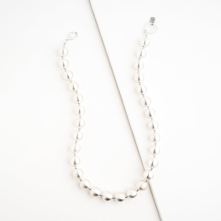 En Vogue Ball Necklace in Silver